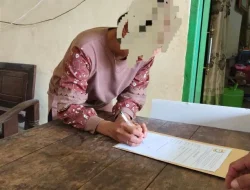 Kades Mekar Mulya Disomasi LPK YAPERMA, Diduga Salahgunakan Stempel Desa untuk Pinjaman Pribadi — Kantor Terkunci Saat Jam Kerja